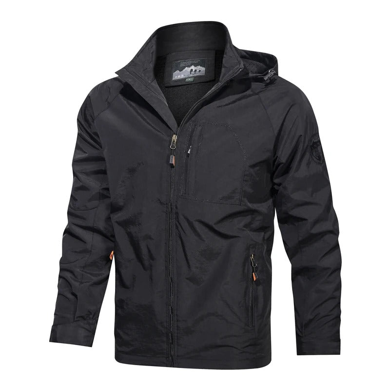 Lucas Heren winddichte outdoorjas met een comfortabele pasvorm en praktische zakken. Deze jas is perfect voor buitenactiviteiten en biedt bescherming tegen de elementen.