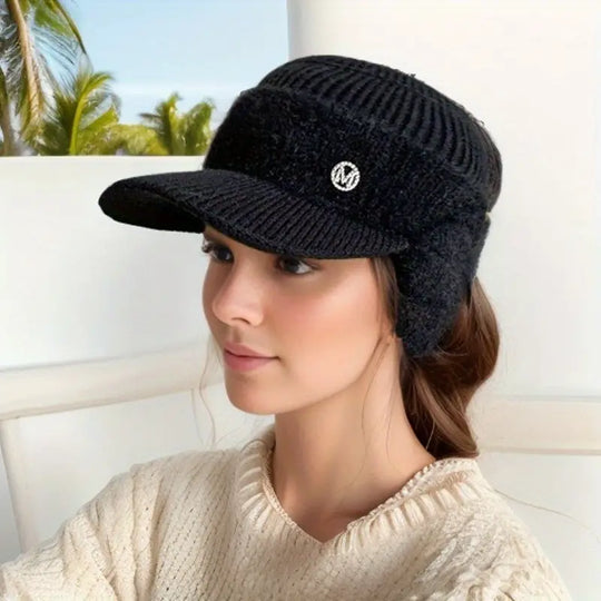 Warme winterpet voor dames met zachte oorkleppen.
