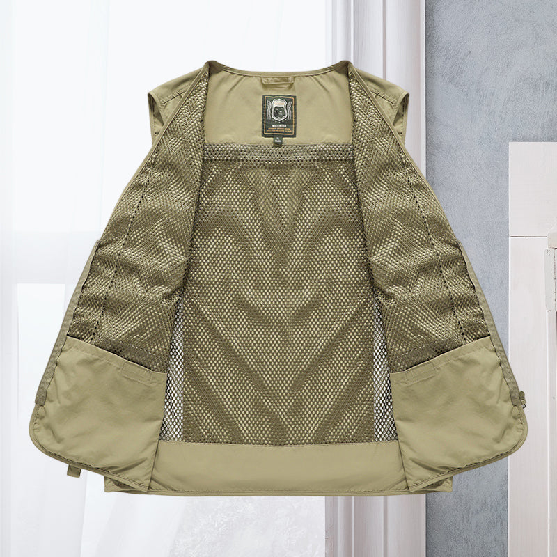 Lars Outdoorvest met slimme indeling voor het opbergen van accessoires.
