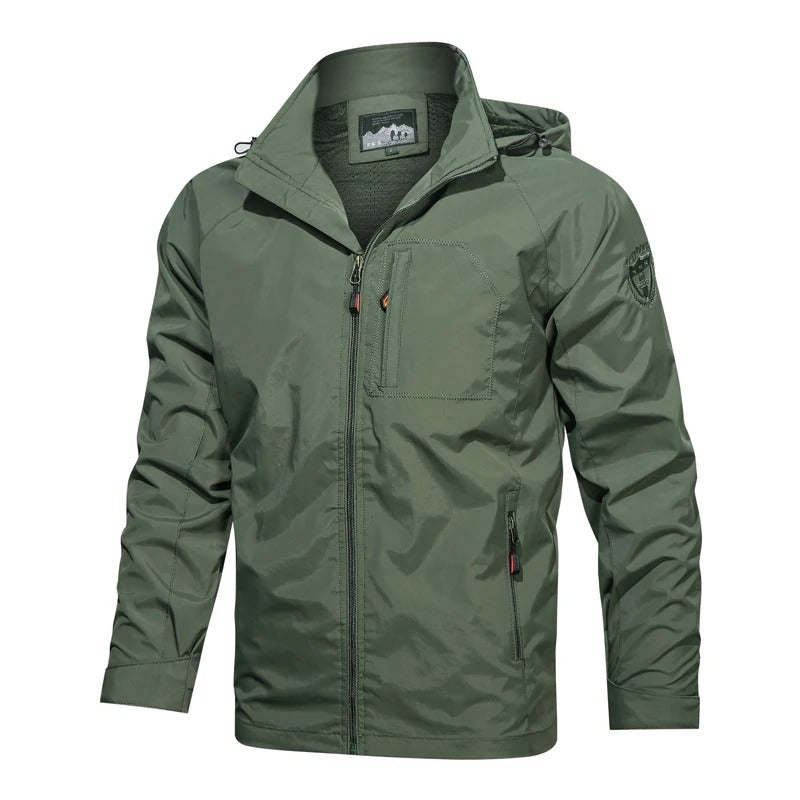 Lucas Heren winddichte outdoorjas met een comfortabele pasvorm en praktische zakken. Deze jas is perfect voor buitenactiviteiten en biedt bescherming tegen de elementen.