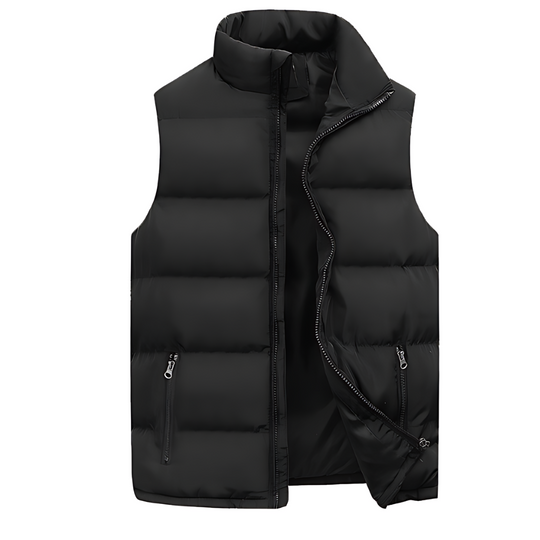 Modieuze herenbodywarmer gecombineerd met een hoodie.