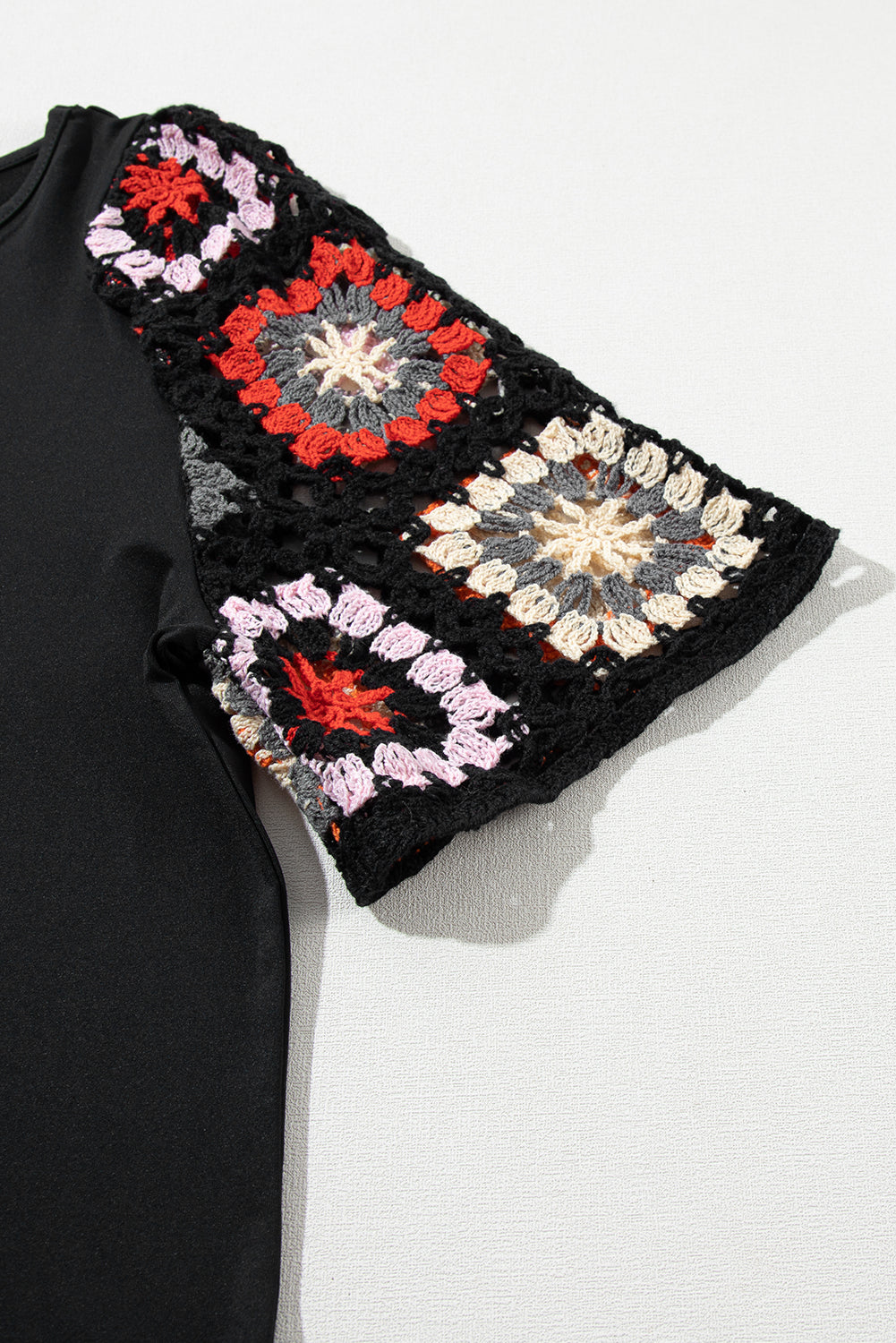 Roxie - Top mit kurzen Ärmeln und gehäkeltem Blumenmuster