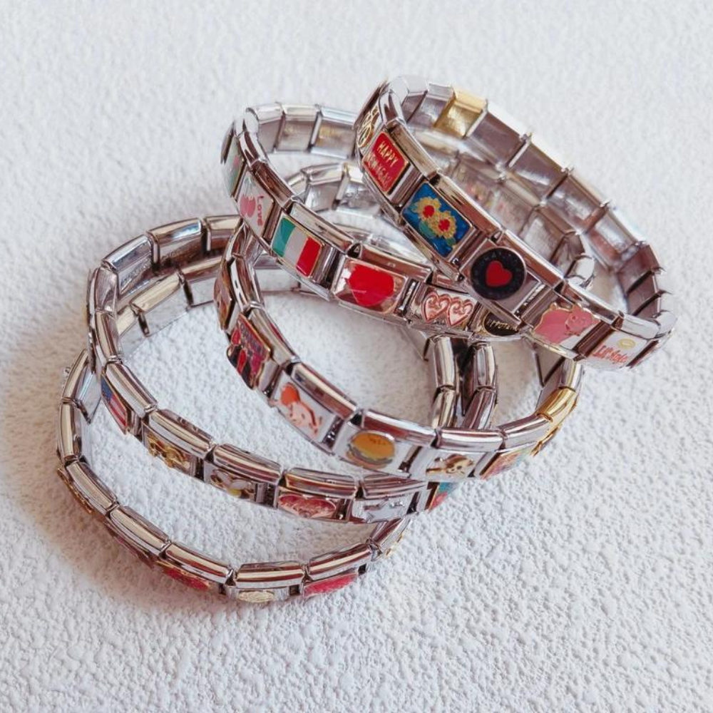 Personaliseerbare bedelarmbanden, ideaal als betekenisvol cadeau of accessoire.
