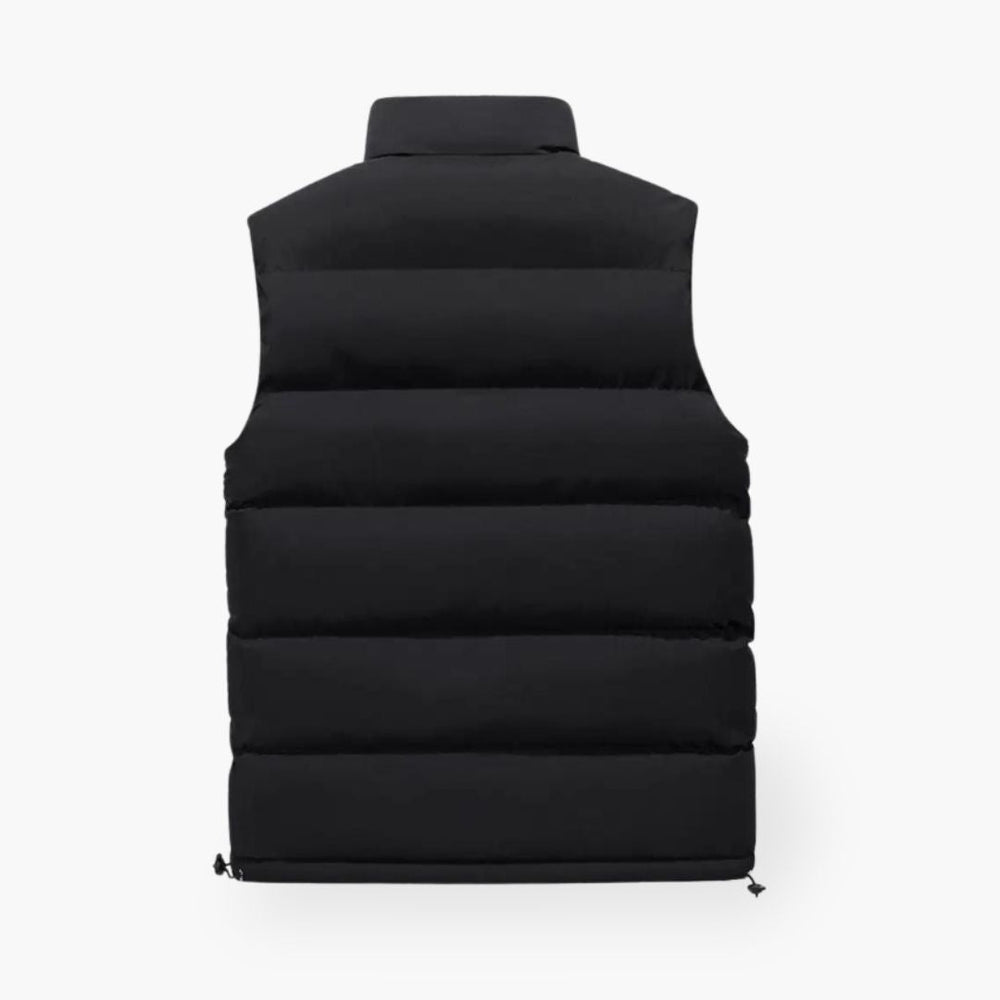 Close-up van de ritssluiting en winddichte afwerking van de bodywarmer.