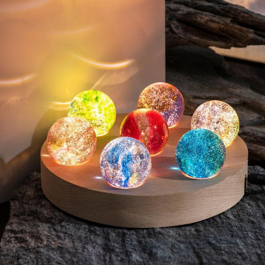 De Stella Galaxy Bollen als uniek decoratiestuk op een moderne tafel.
