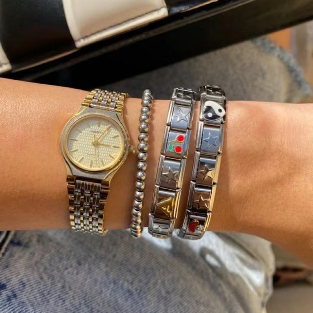 Unieke bedelarmbanden, ontworpen om elke outfit een persoonlijke touch te geven.
