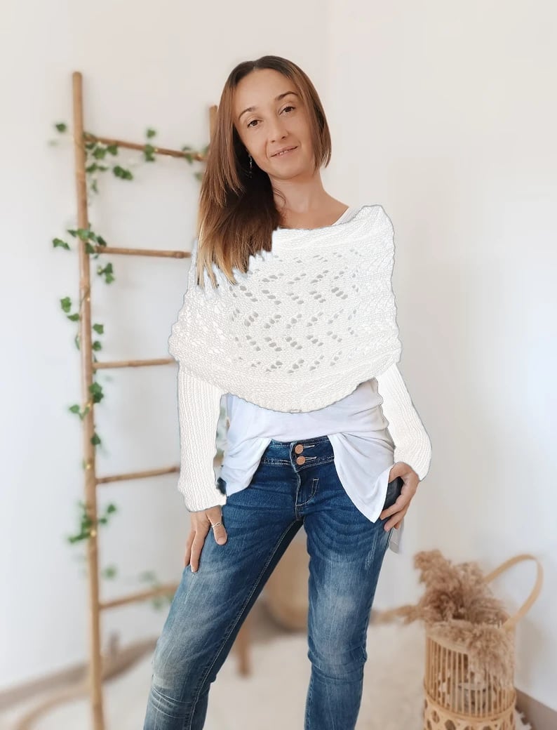 Maglione alla moda con spalle scoperte