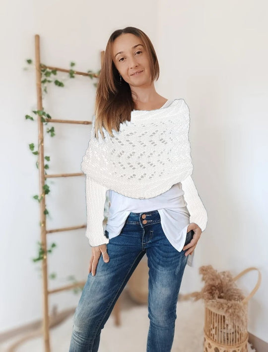 Maglione alla moda con spalle scoperte