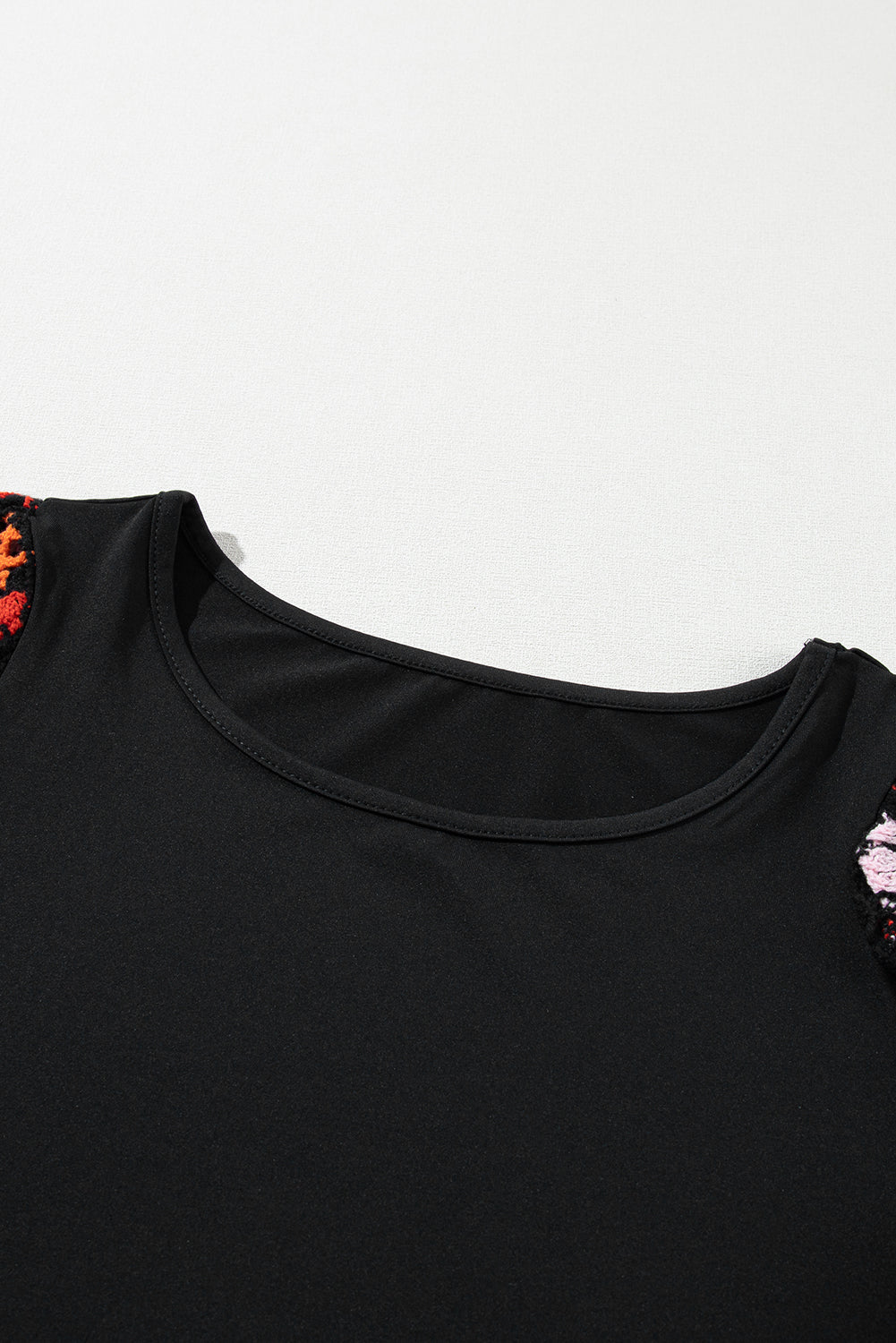 Roxie - Top mit kurzen Ärmeln und gehäkeltem Blumenmuster