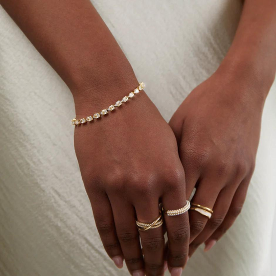 Fijn armbandje met delicate details en een luxueuze uitstraling.
