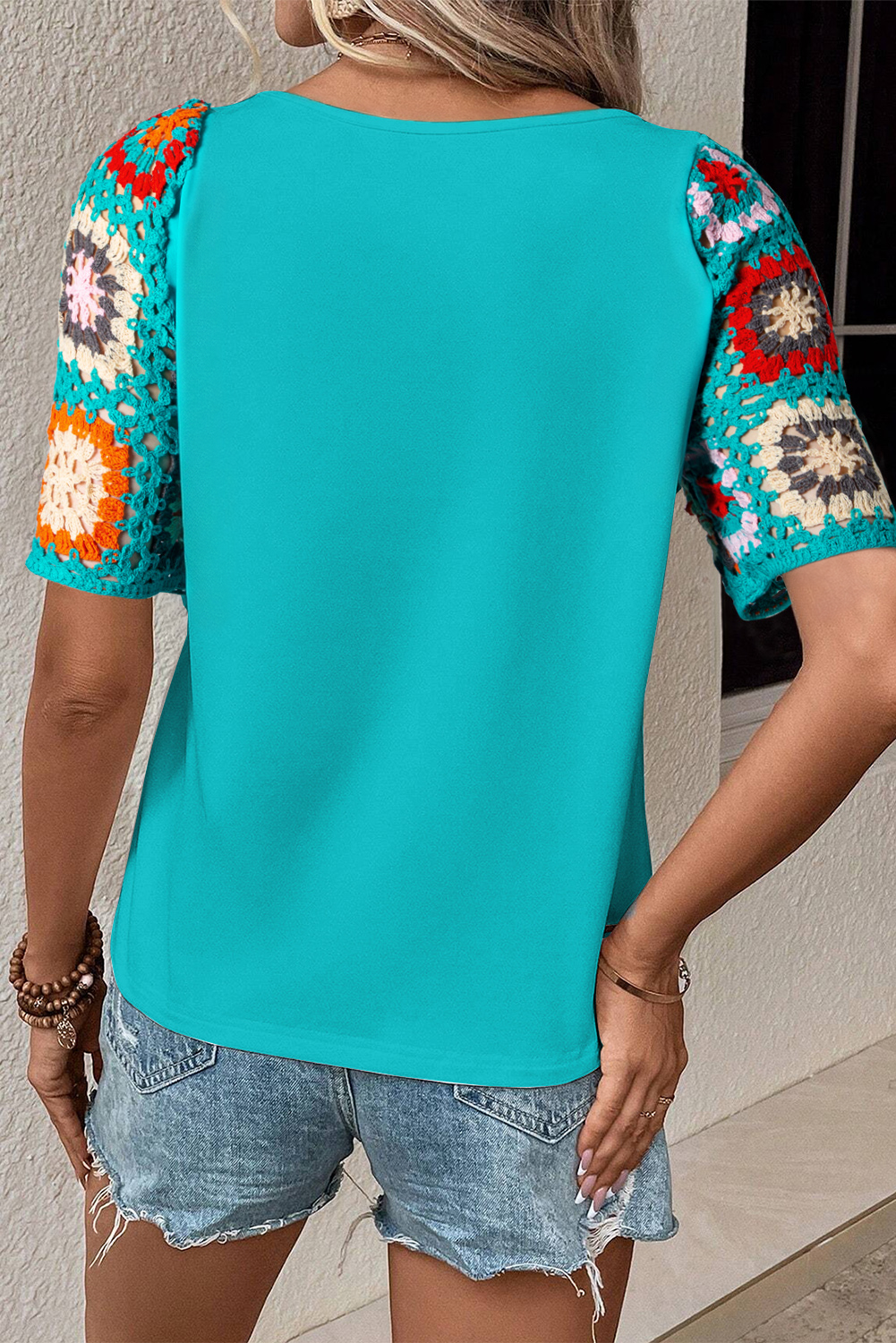 Roxie - Top mit kurzen Ärmeln und gehäkeltem Blumenmuster