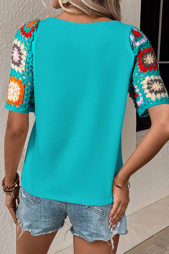 Roxie - Top mit kurzen Ärmeln und gehäkeltem Blumenmuster