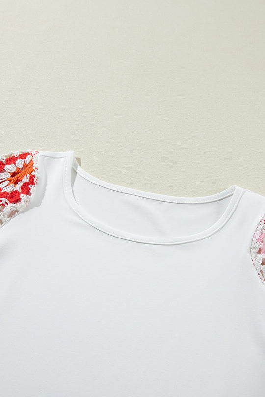 Roxie - Top mit kurzen Ärmeln und gehäkeltem Blumenmuster