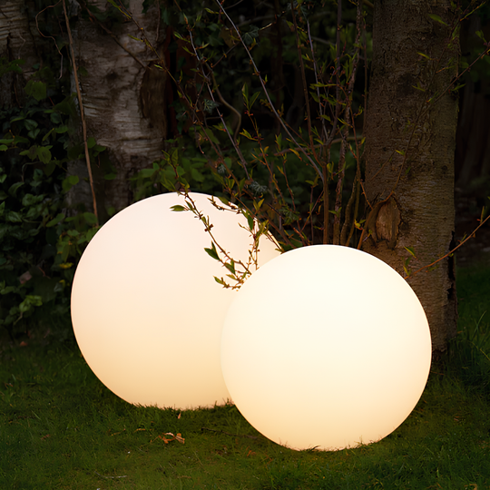 De LED-verlichting in een rustgevende, roze tint bij zonsondergang.
