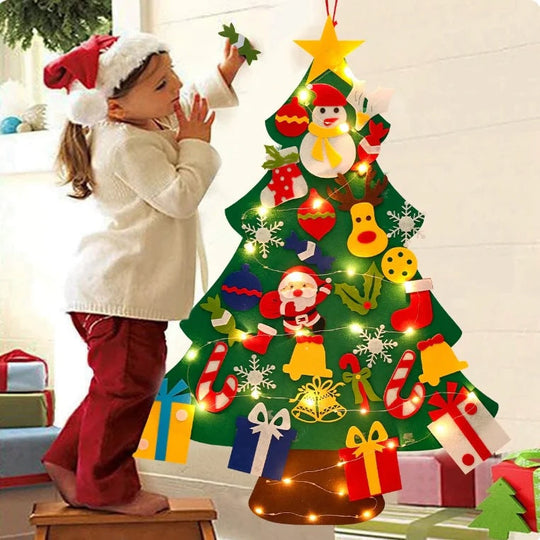 FestiveTots kerstboomdecoratie voor kinderen, ontworpen om creatief spelen tijdens de feestdagen te stimuleren.
