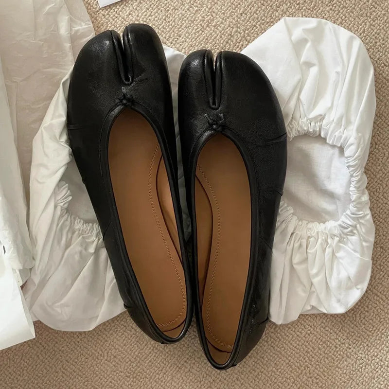 Claudia | Scarpe Dirndl piatte con punta divisa