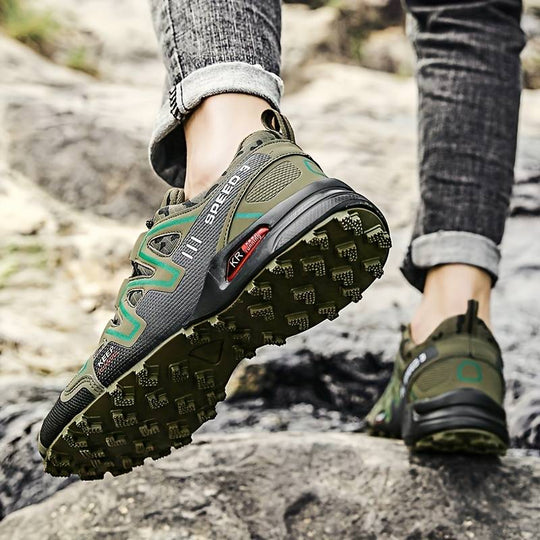 David | Robust hiking shoes