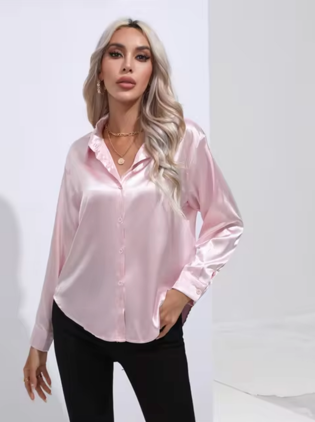 Doreen | Elegante satijnen blouse met charme