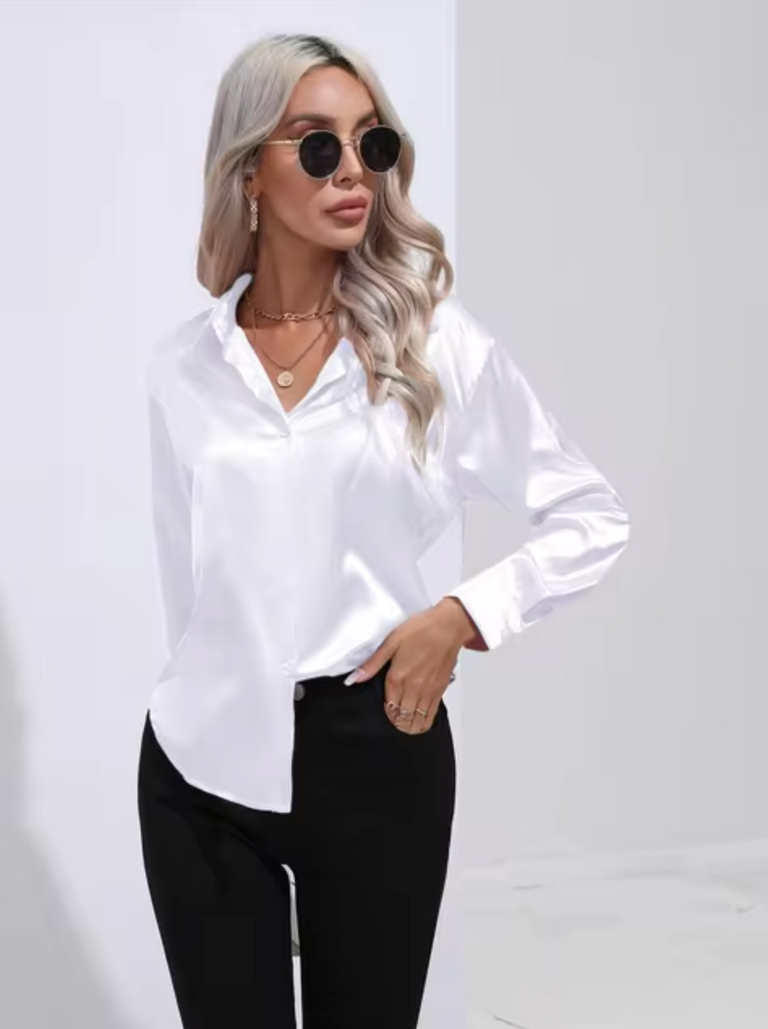 Doreen | Elegante satijnen blouse met charme