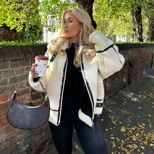 Lina– Warm Women's Jacket of Teddy Fleece with Zipper Closure