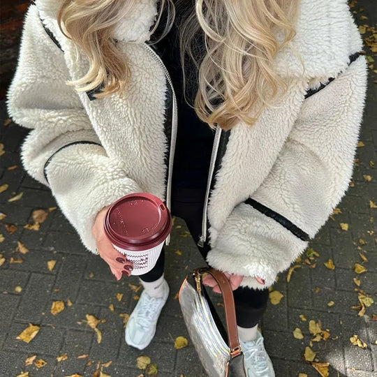 Lina– Warm Women's Jacket of Teddy Fleece with Zipper Closure