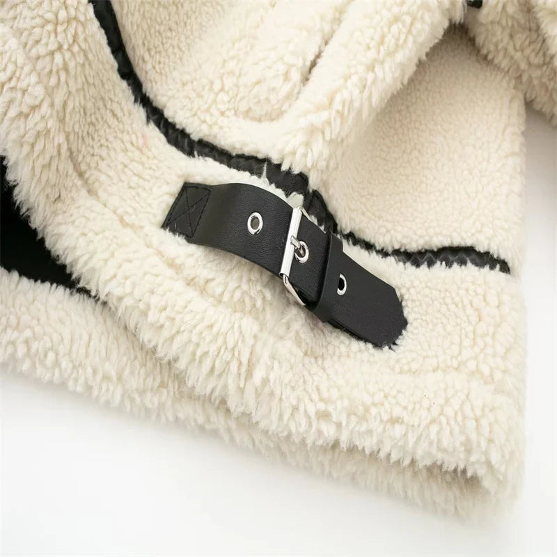 Lina– Warm Women's Jacket of Teddy Fleece with Zipper Closure