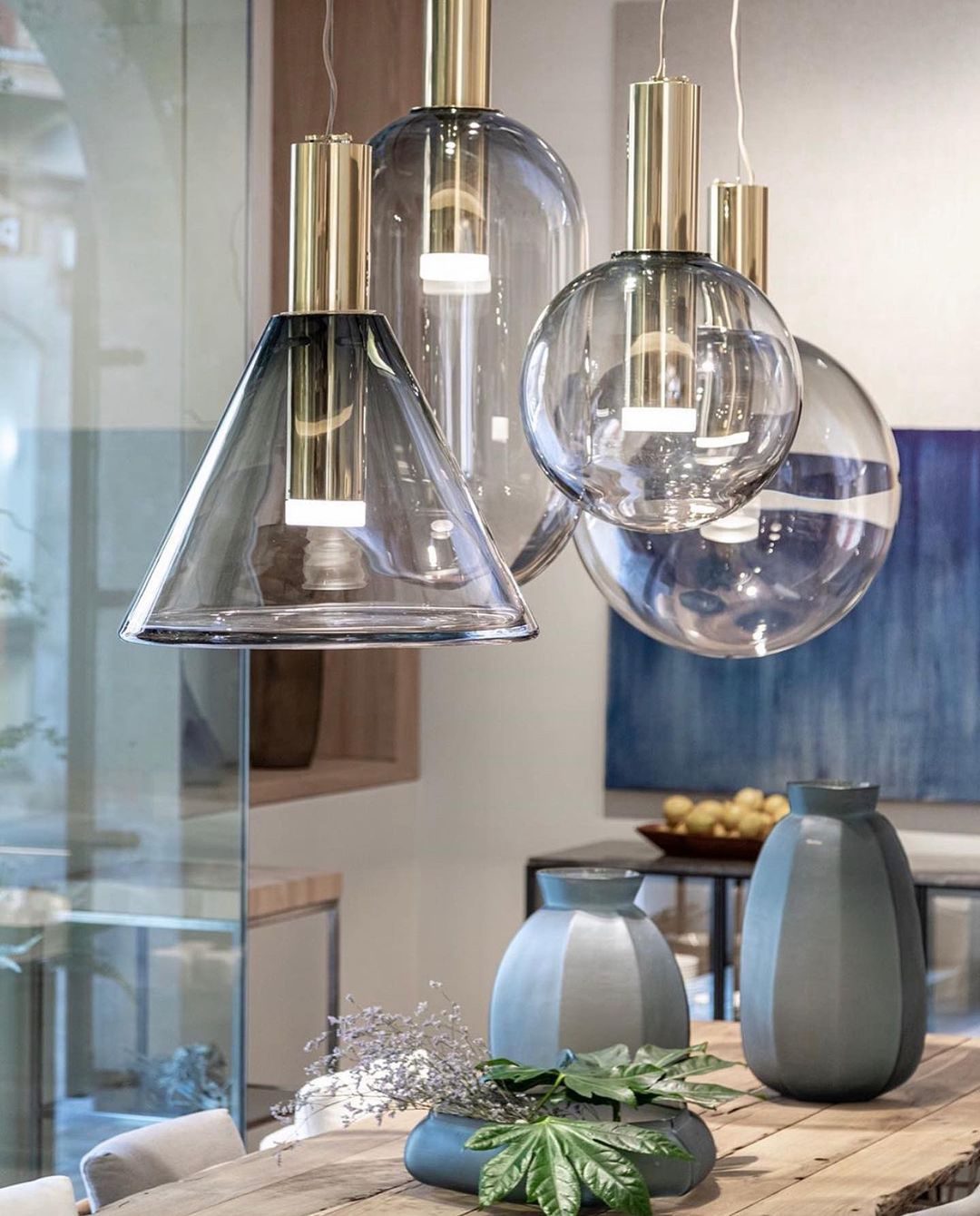 Noa sfeervolle lamp die functionaliteit combineert met kunstzinnigheid.
