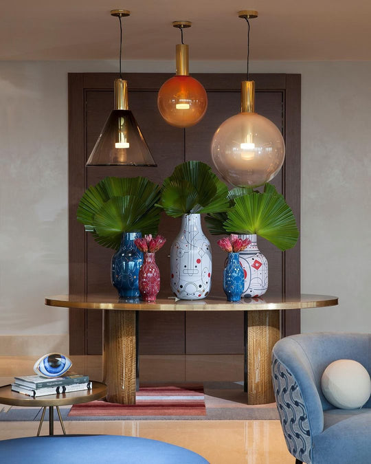 Noa artistieke lamp ontworpen om een uniek accent aan uw kamer te geven.
