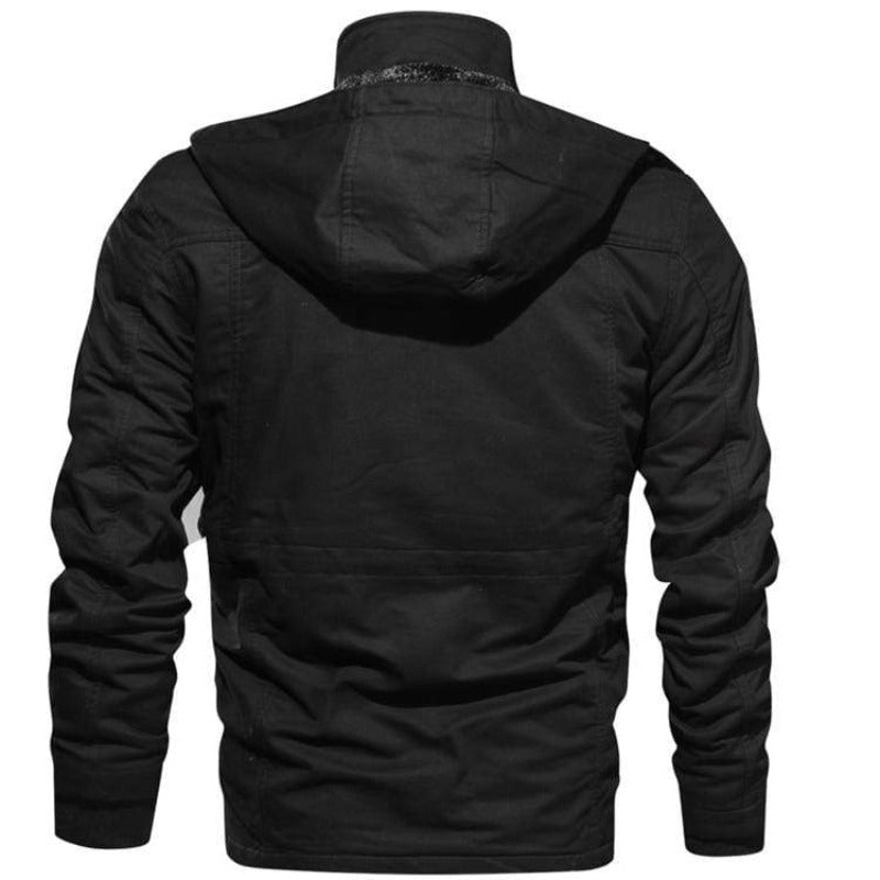 Functionele herenjas met meerdere zakken en ritsdetails.