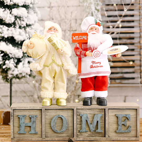 Kerstdecoratie met sfeervolle Santa-figuren voor een magisch effect.