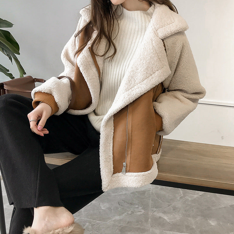 Juliane | Elegante teddy dinamica con un grande colletto