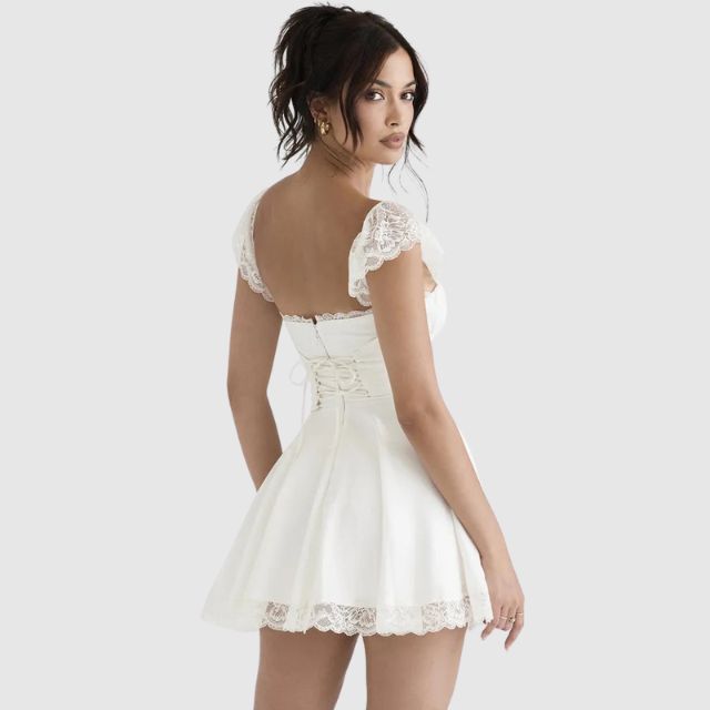 Kira | Mini dress with square neckline and lace