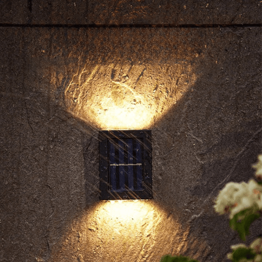 Weerbestendige wandlamp die stijl en functionaliteit biedt voor buitenruimtes.