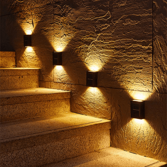 Modern ontworpen wandlamp voor duurzame buitenverlichting.