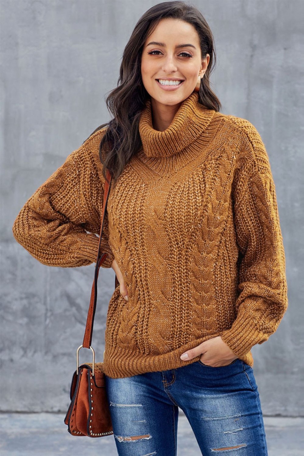 Laura | Thick knitted turtleneck sweater with cable pattern