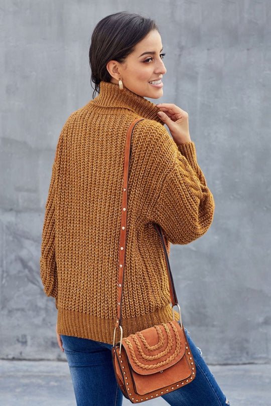 Laura | Thick knitted turtleneck sweater with cable pattern