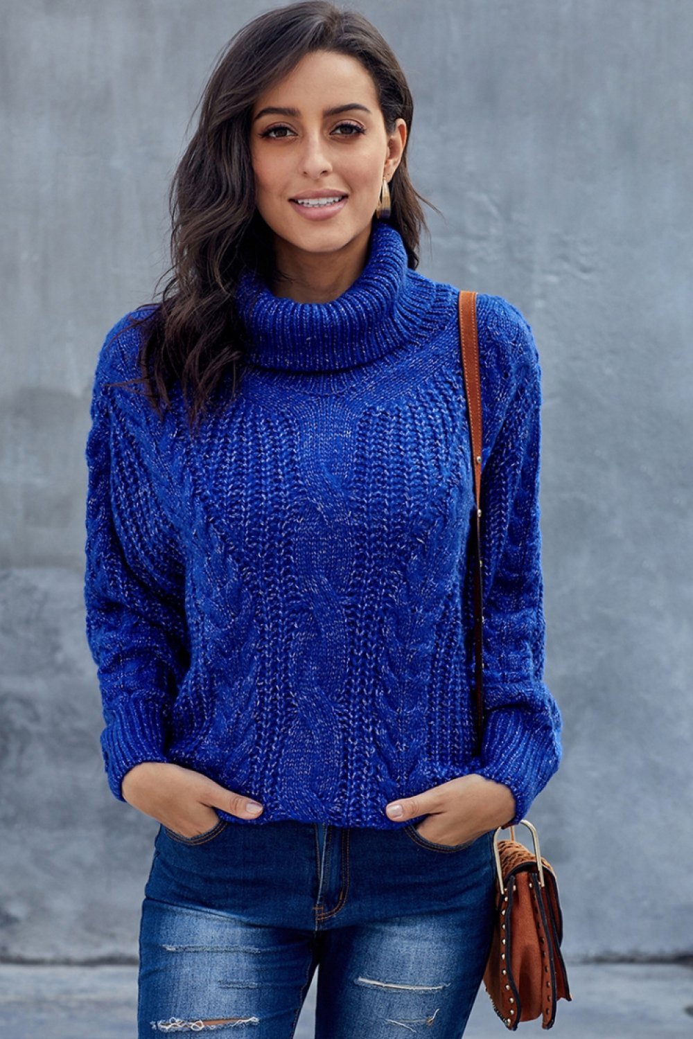 Laura | Thick knitted turtleneck sweater with cable pattern
