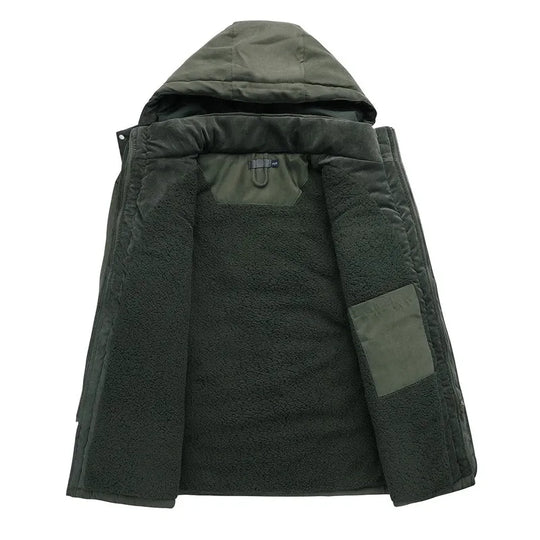 Warme winterjas met een robuuste uitstraling.