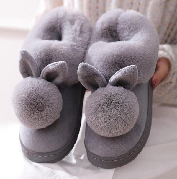 Malvina | Plüsch Winterpantoffeln mit Kaninchenmuster und Bommel