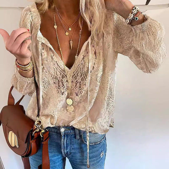Manuela | Tijdloze blouse met kantdetail