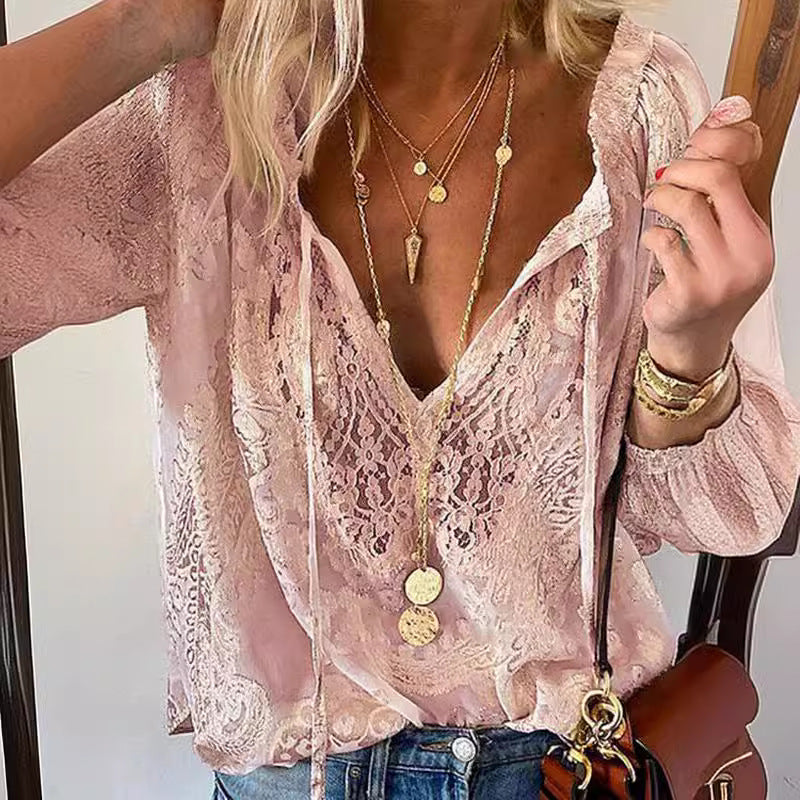 Manuela | Tijdloze blouse met kantdetail