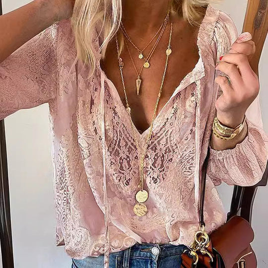 Manuela | Tijdloze blouse met kantdetail