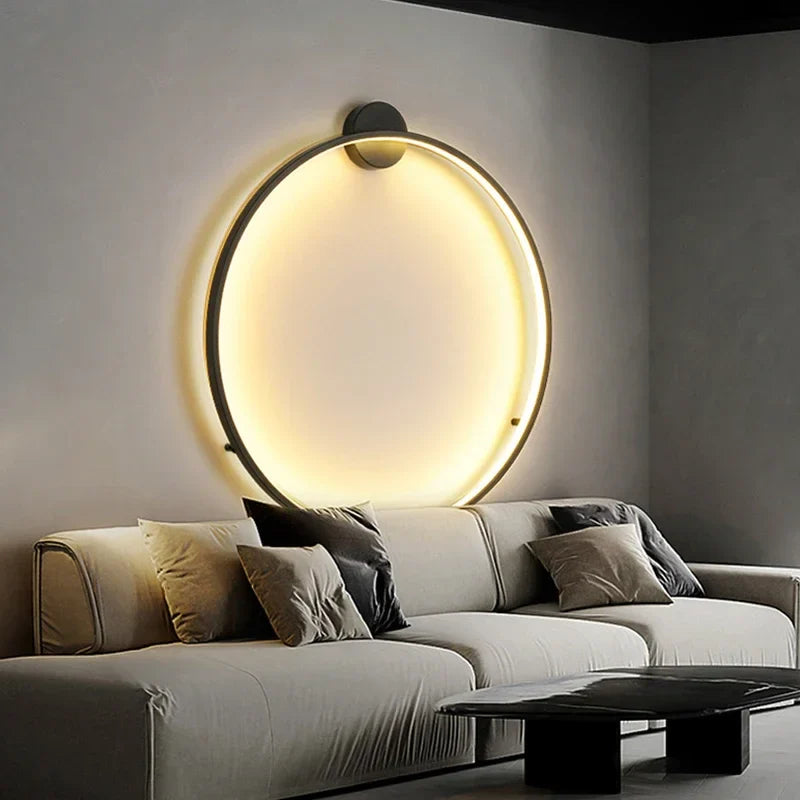 Minimalistische wandlamp in ringvorm, ontworpen voor stijlvolle en functionele slaapkamerverlichting.