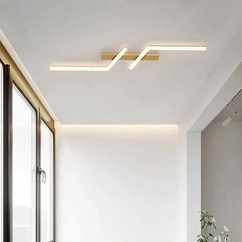Stijlvolle plafondlamp met LED-verlichting, ontworpen voor een moderne woonruimte.