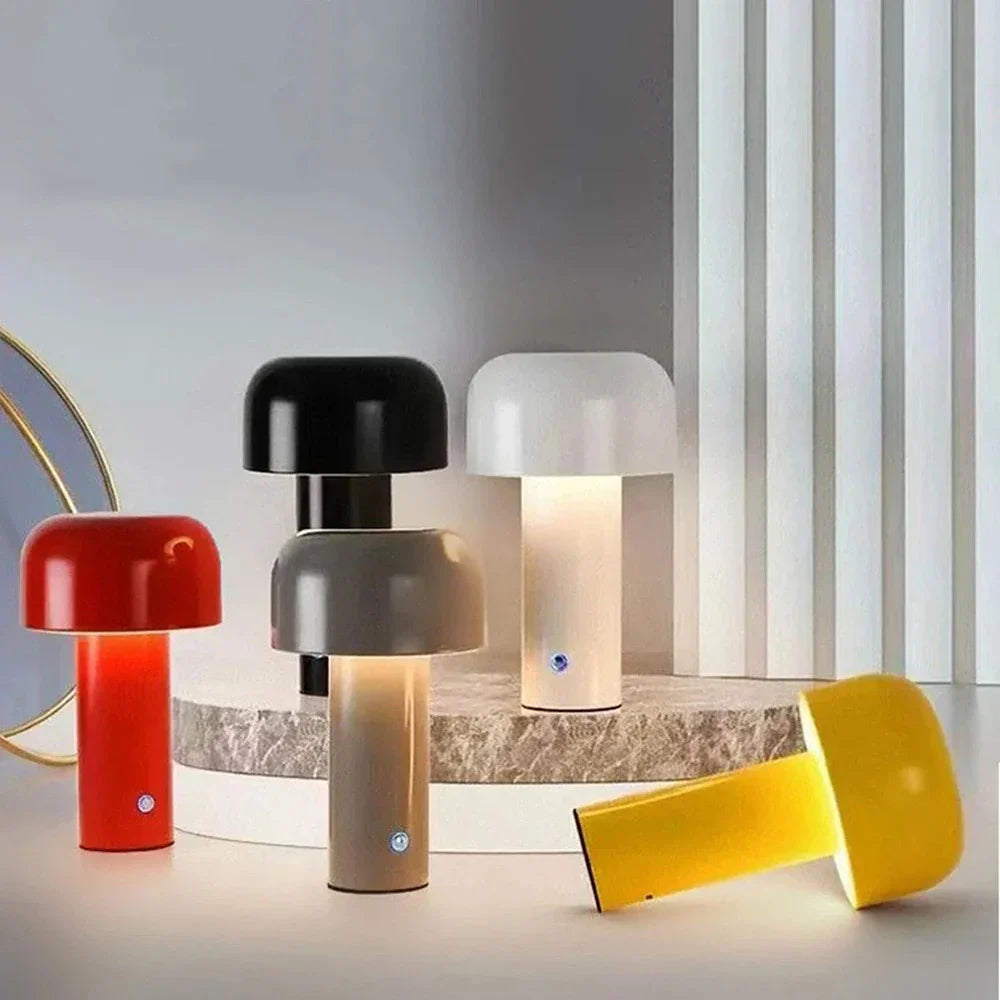  Minimalistische lamp met een modern design en compacte afmetingen, ideaal voor elk interieur.