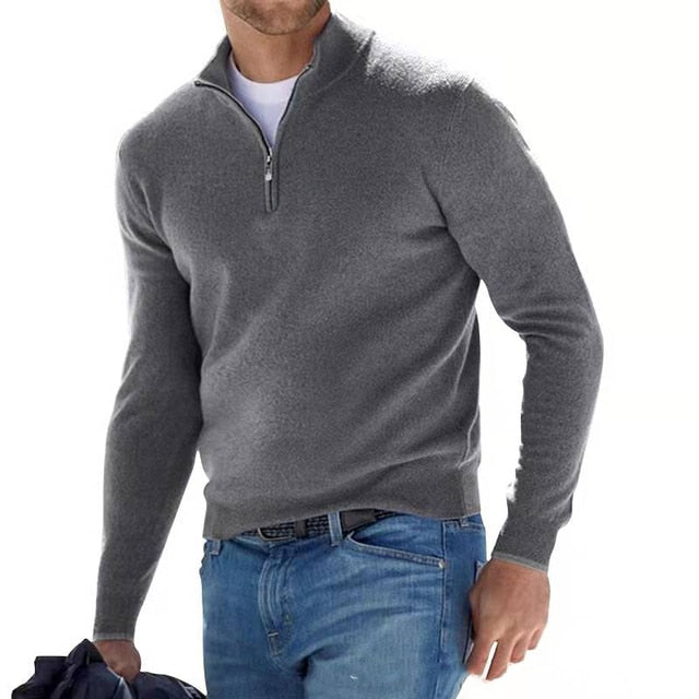 Stijlvolle gebreide trui gecombineerd met een jeans.