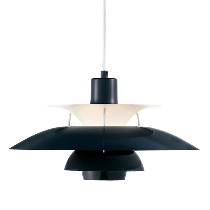 Sfeervolle en functionele eettafel verlichting, ontworpen met Scandinavische eenvoud en moderniteit.