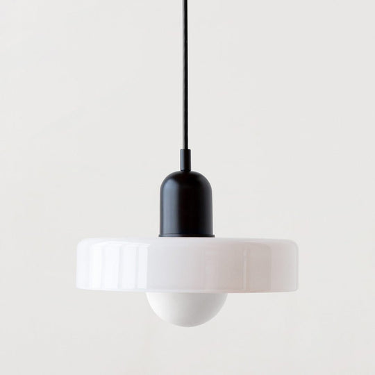 SVEN plafondlamp met modern design en glasafwerking, ontworpen om een verfijnde sfeer te creëren in elke ruimte.