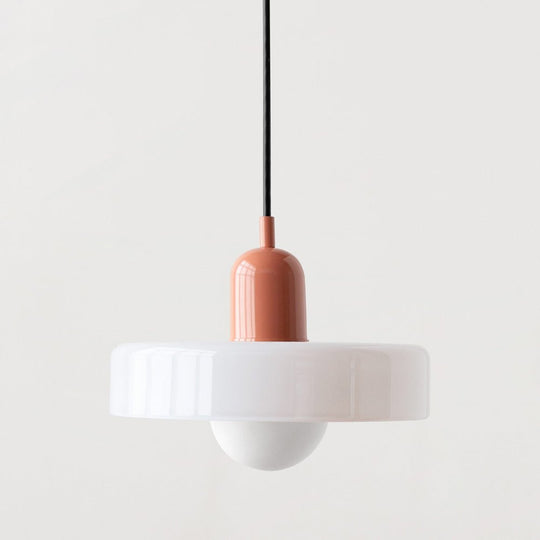 SVEN plafondlamp met een eigentijds ontwerp en verfijnde glasafwerking voor een chique uitstraling.