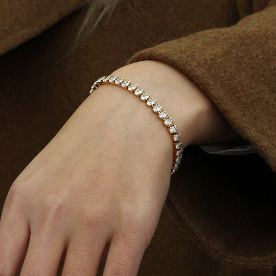 Sprankelende en delicate armband die moeiteloos elegantie uitstraalt.
